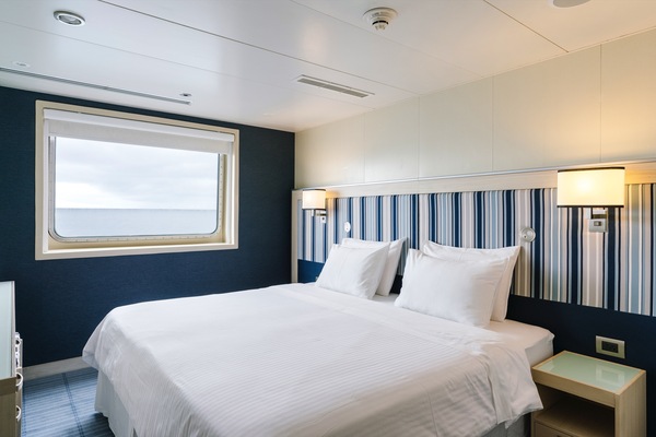 HX Hurtigruten Expeditions, Santa Cruz II, Explorer Cabin EE, Credit - Clara Tuma 4.JPG